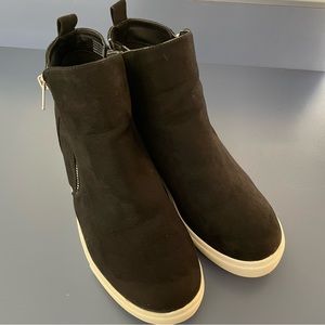 Women’s Madden Girl Suede Mini-Platform Booty - Size 10